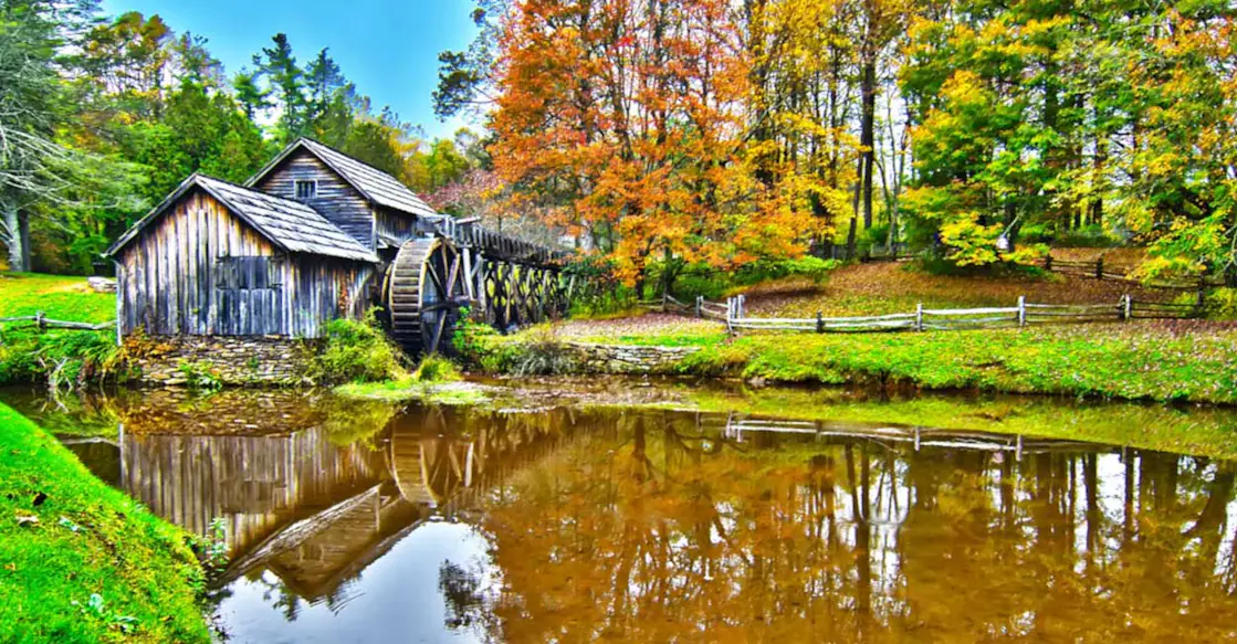 1-virginia-autumn-webp Image Credit: digidreamgrafix/istockphoto